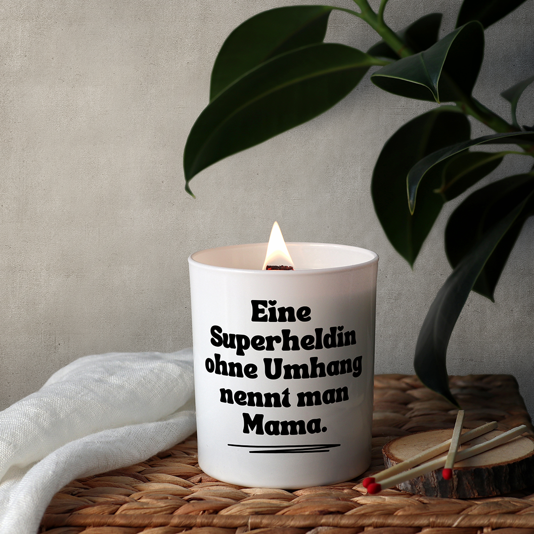 KDH Duftkerze | Einen Superheld ohne Umhang nennt man Mama.