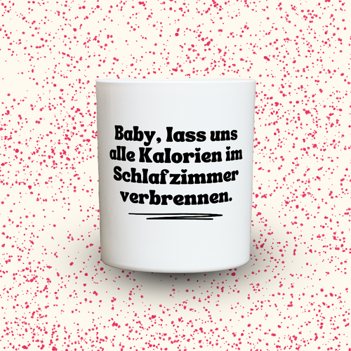 Duftkerze „Baby, lass uns alle Kalorien im Schlafzimmer verbrennen.“ von Kerzen der Herzen, Sojawachs im Glas