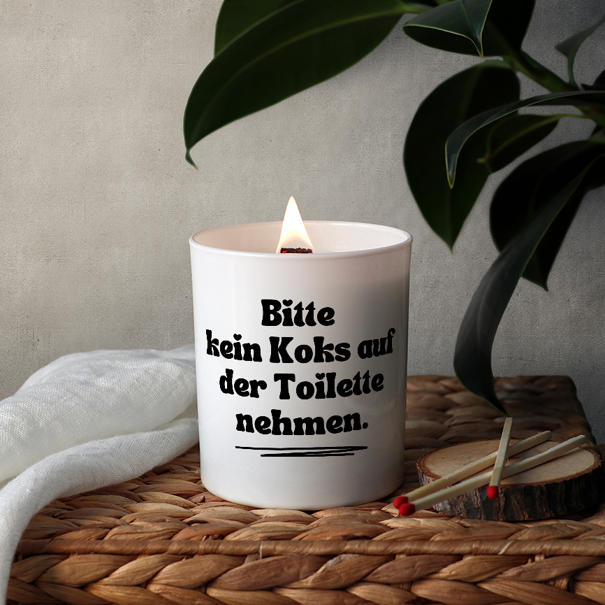 Duftkerze „Bitte kein Koks auf der Toilette nehmen.“ von Kerzen der Herzen – Bild 3