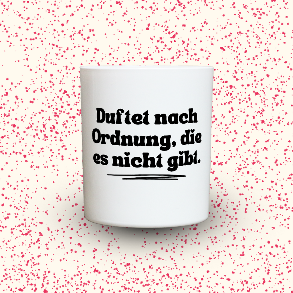 Duftkerze „Duftet nach Ordnung, die es nicht gibt.“ von Kerzen der Herzen, Sojawachs im Glas