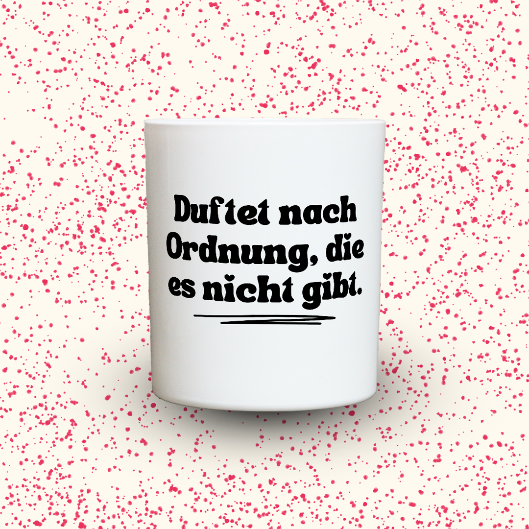 Duftkerze „Duftet nach Ordnung, die es nicht gibt.“ von Kerzen der Herzen, Sojawachs im Glas