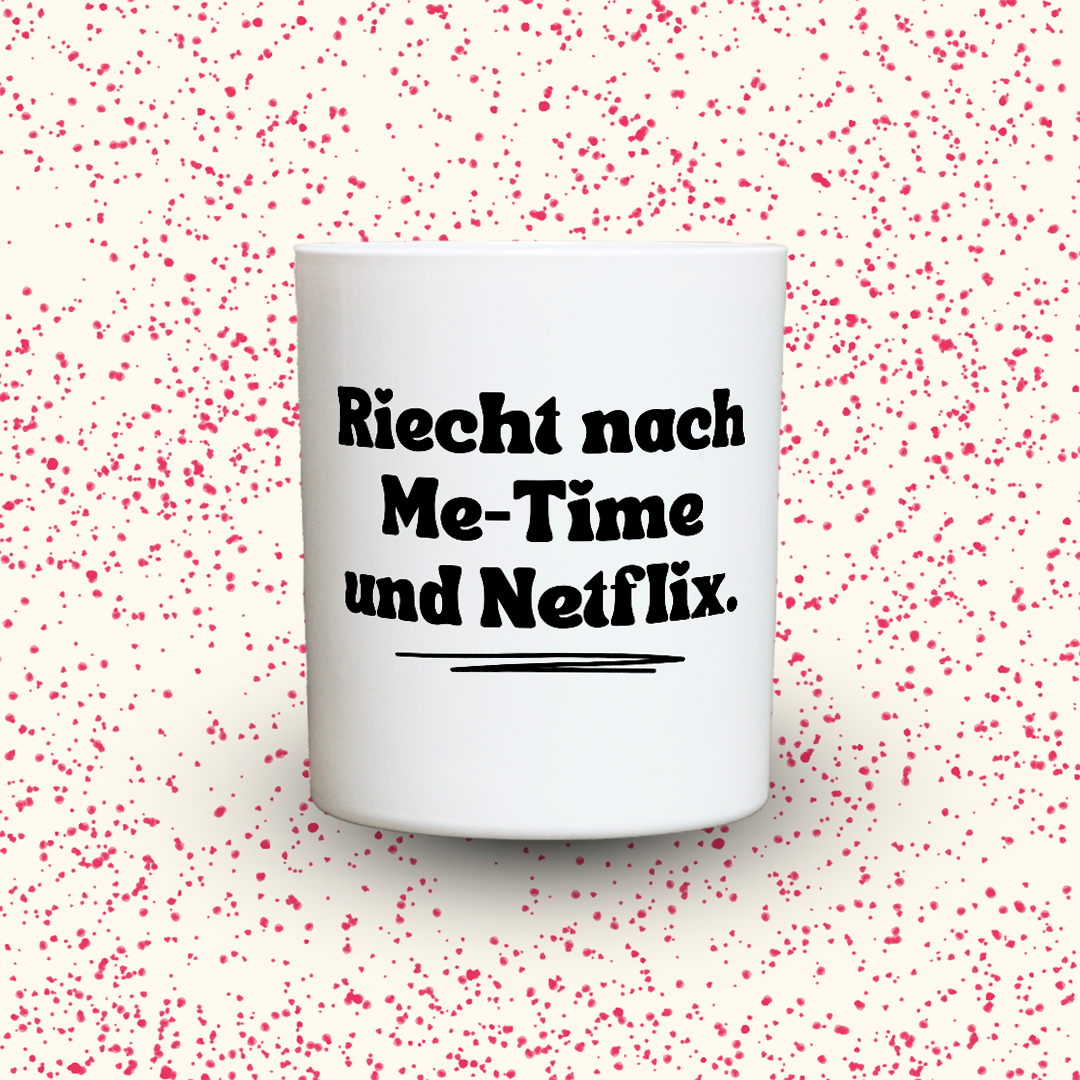 Duftkerze „Riecht nach Me-Time und Netflix.“ von Kerzen der Herzen, Sojawachs im Glas