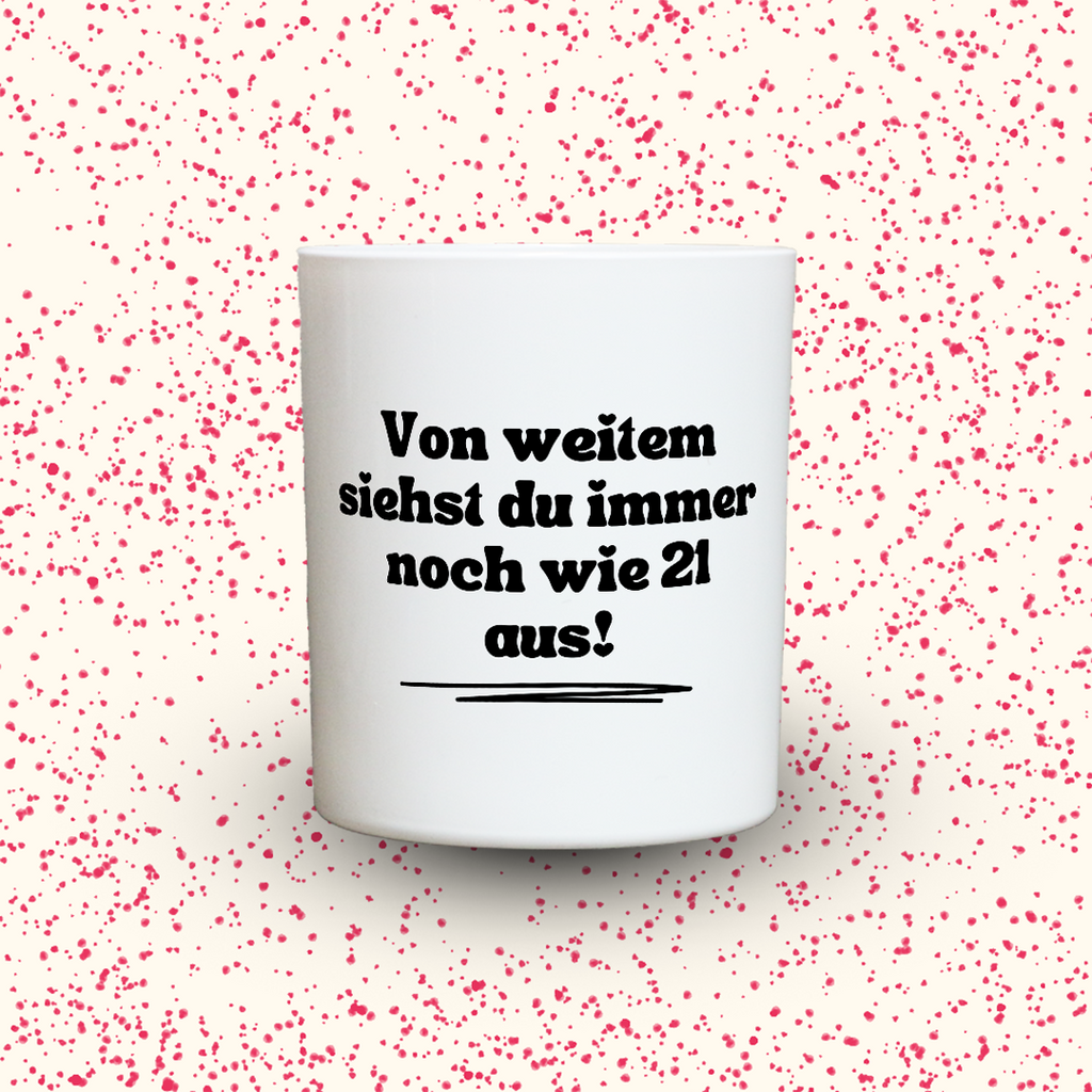 Duftkerze „Von weitem siehst du immer noch wie 21 aus!“ von Kerzen der Herzen, Sojawachs im Glas