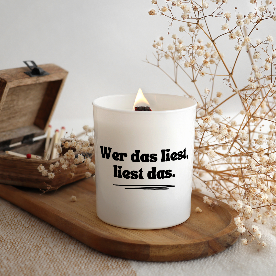 Duftkerze „Wer das liest, liest das.“ von Kerzen der Herzen – Bild 2